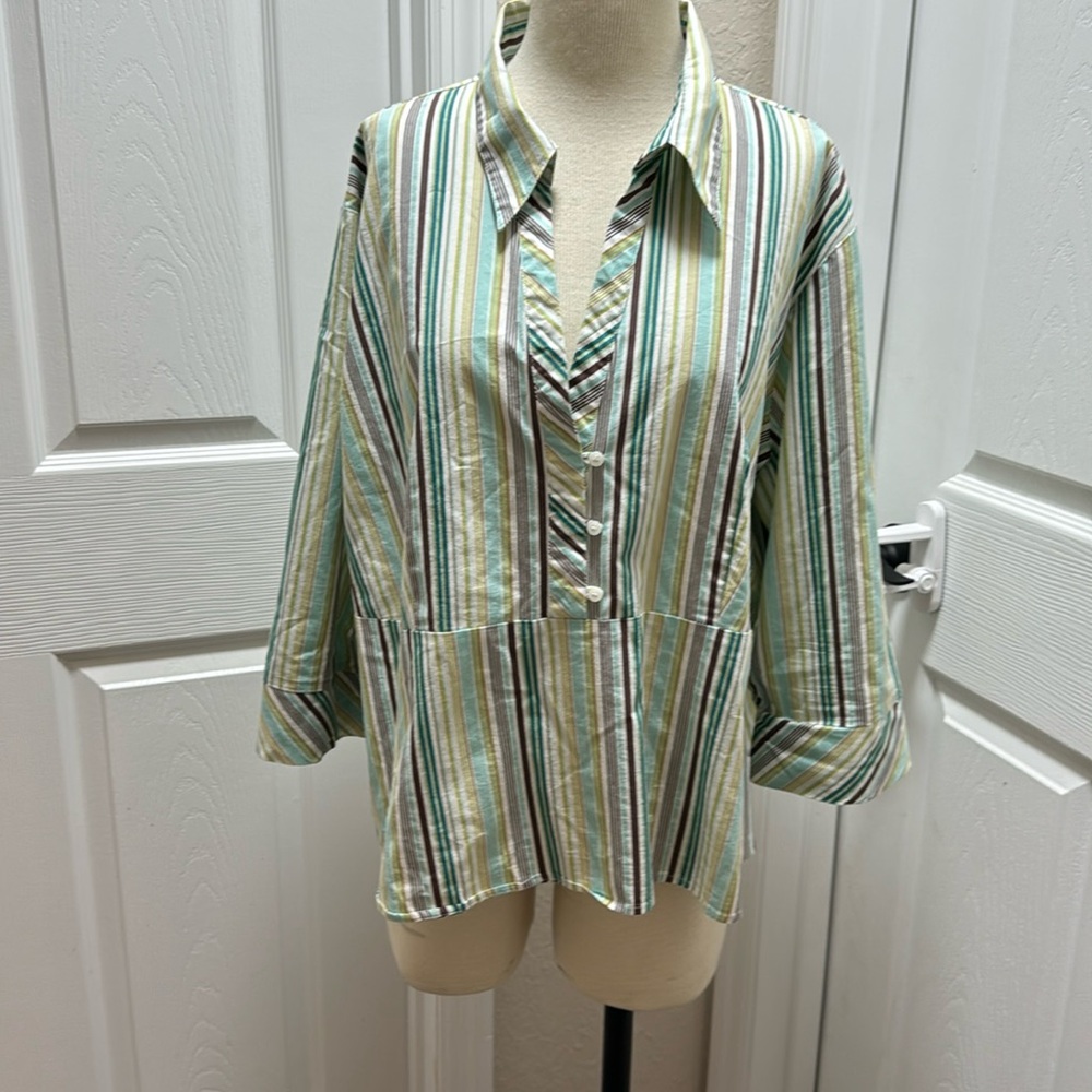 Cato Blouse v neck collar pin stripes buttons down size 22/24 PTP27”